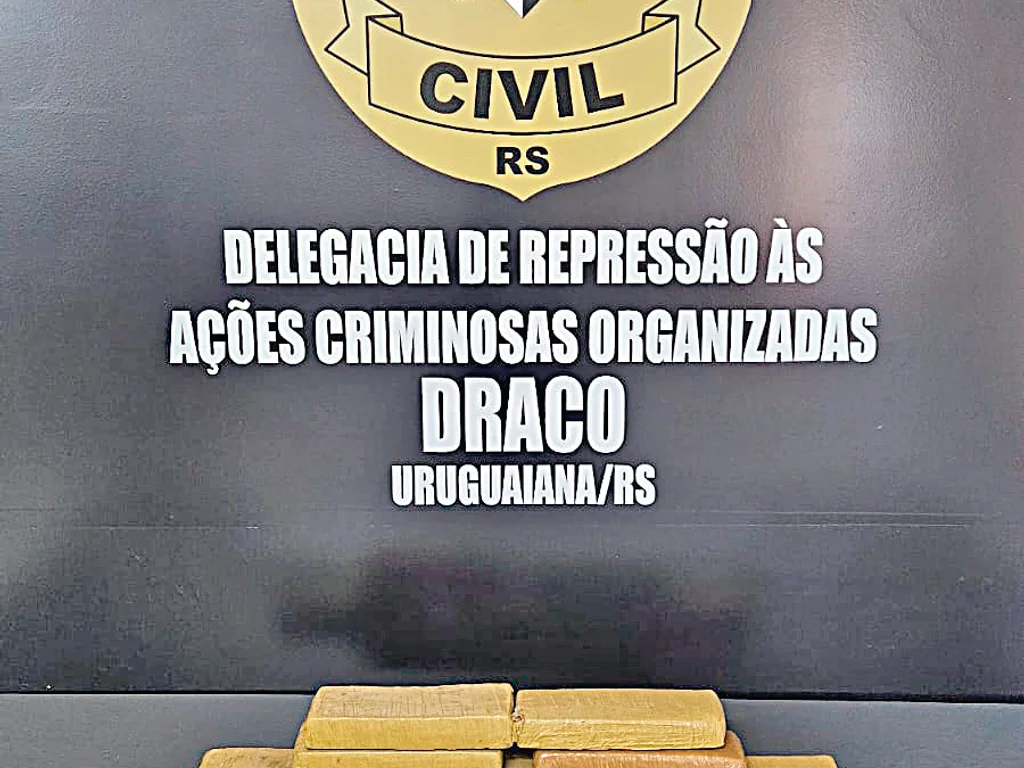 Três pessoas presas após drogas serem encontradas enterradas em área rural