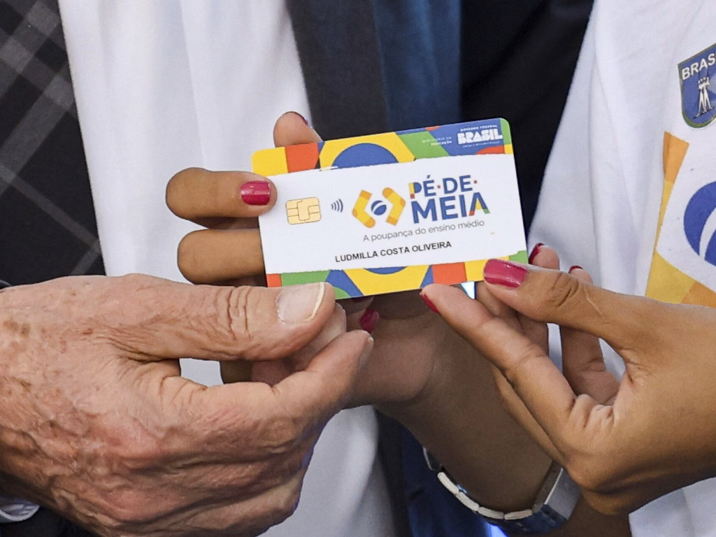 Caixa inicia pagamento do Pé-de-Meia nesta segunda-feira