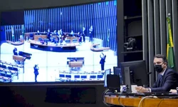 Prefeito estuda antecipação da vacina para trabalhadores da Educação