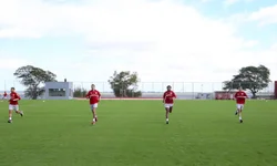 Atletas da dupla GreNal voltam aos treinos após paralisação