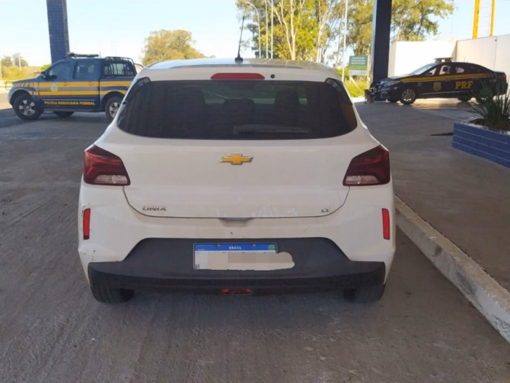 Dois detidos e um carro recuperado na BR-472