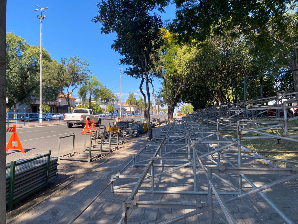 Estruturas do Carnaval Fora de Época 2026 começam a ser montadas