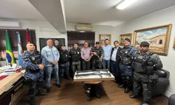 Quatro presos e drogas e munições apreendidas