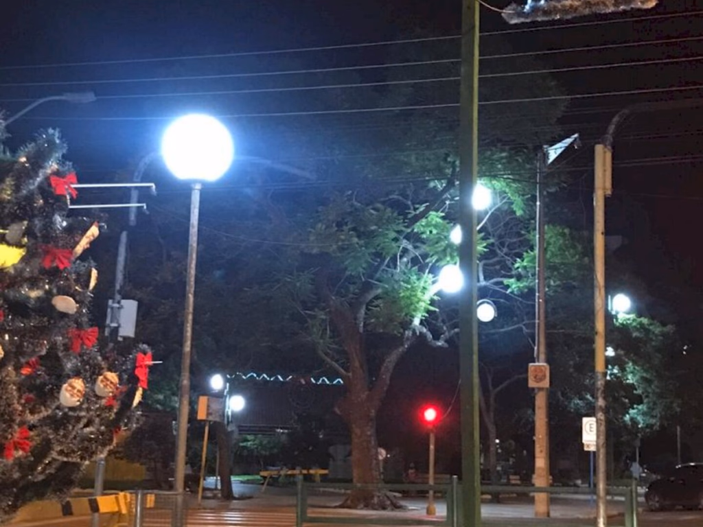 Prefeitura inaugura decoração natalina