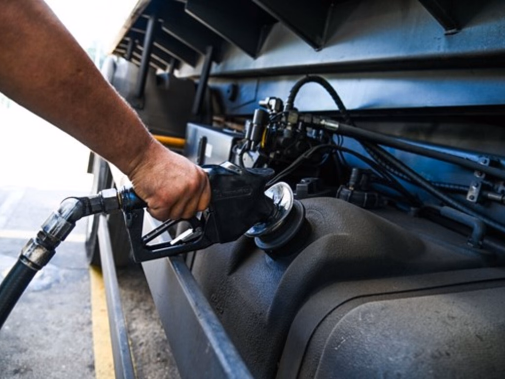 Petrobras anuncia redução de R$ 0,40 no preço do diesel