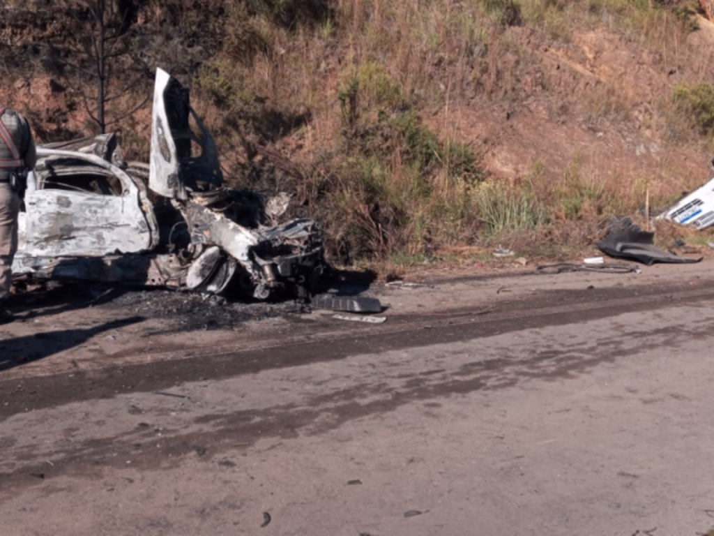 Carro de Uruguaiana pega fogo e três pessoas morrem
