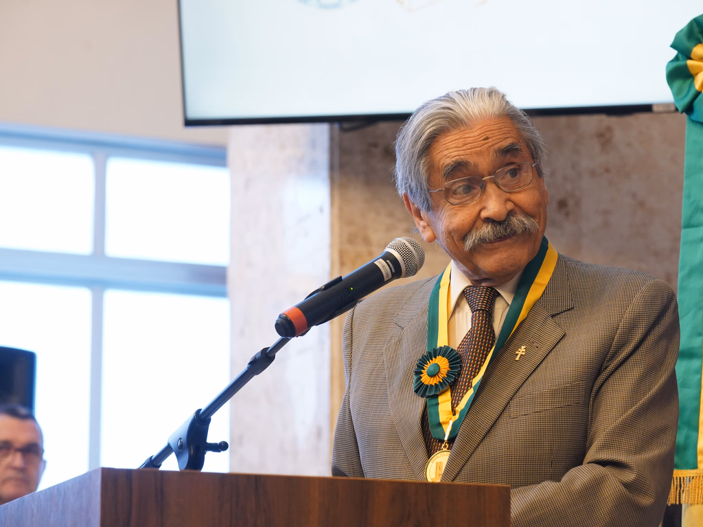 AL homenageia ex-governador Olívio Dutra