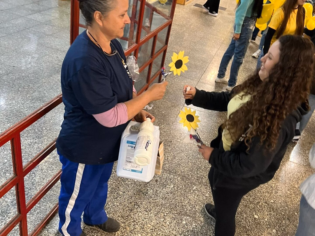 Acadêmicos de Fisioterapia realizam campanha sobre prevenção ao suicídio