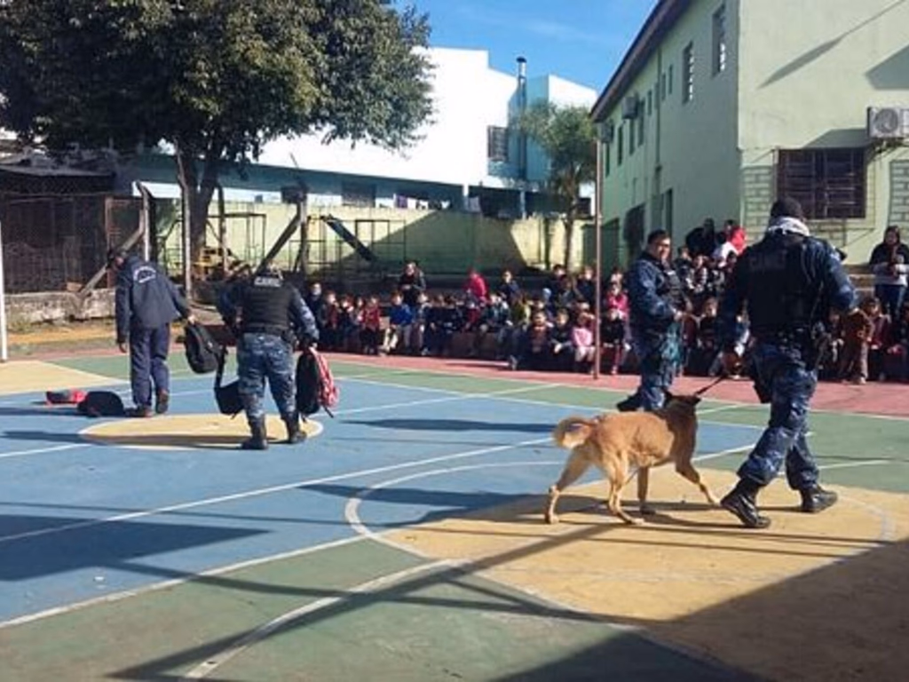 Escola Getúlio Vargas recebe palestra sobre o combate ao uso de drogas