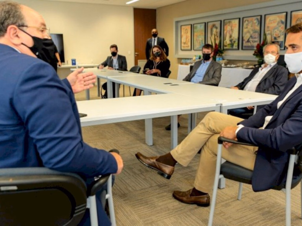 Leite formaliza intenção de compra da Sputnik V