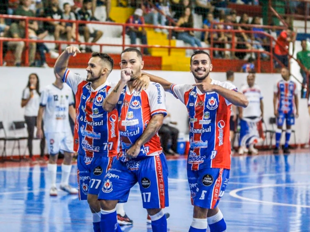 AEU vence o Cerro Largo e assume liderança da tabela