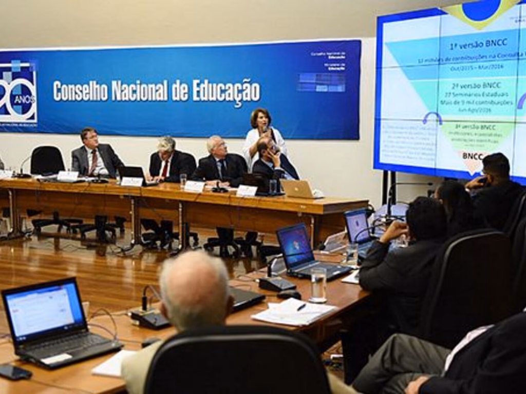 Conselho Nacional de Educação aprova a etapa referente ao ensino médio da BNCC