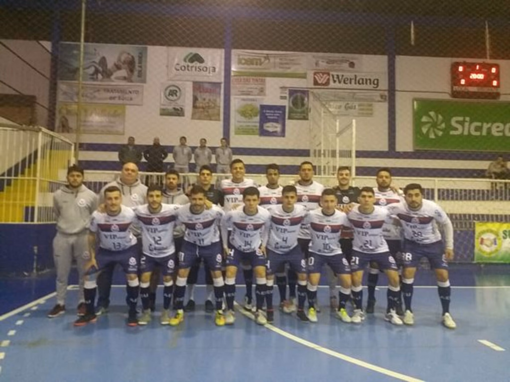 Três categorias da AEU voltam para casa invictas