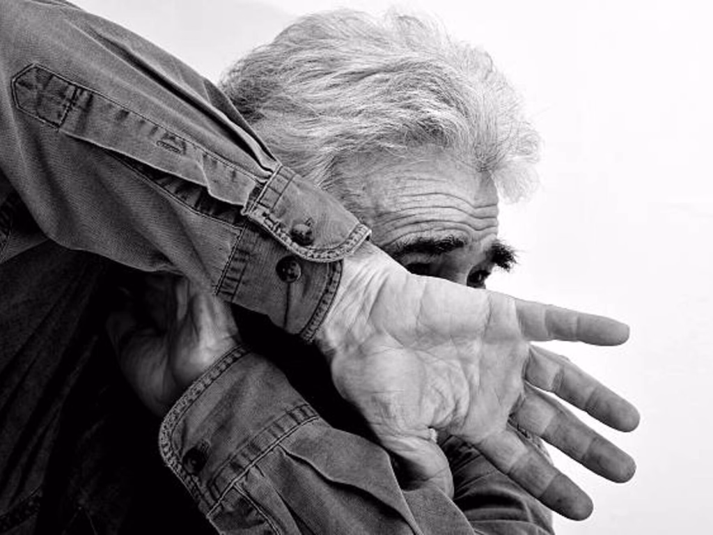 Avança projeto que prevê maior pena para estelionato contra idosos