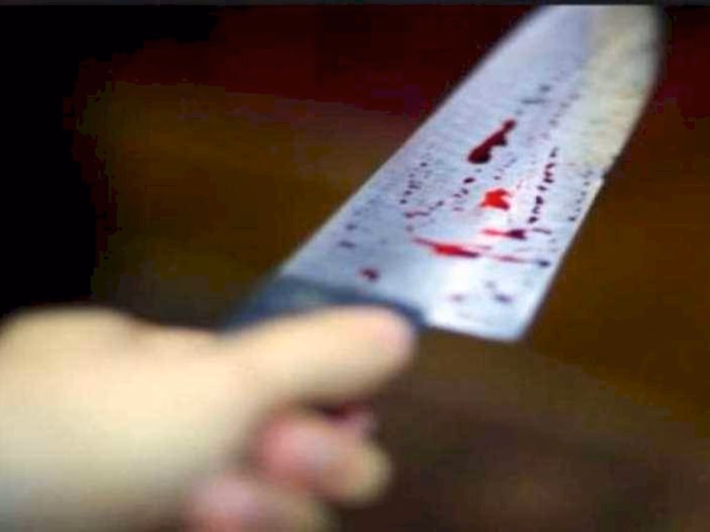 Mulher é esfaqueada pela companheira do ex-namorado