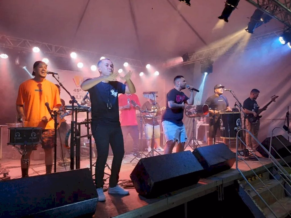 Feira do Livro teve show com intérprete de libras