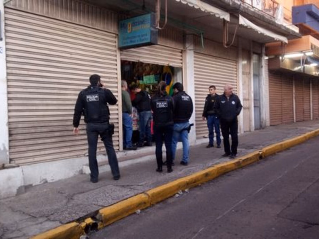 Polícia Civil faz busca em lojas na Baixada