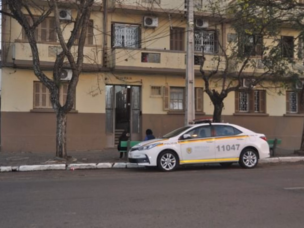 Homem mata a mulher a facadas no centro