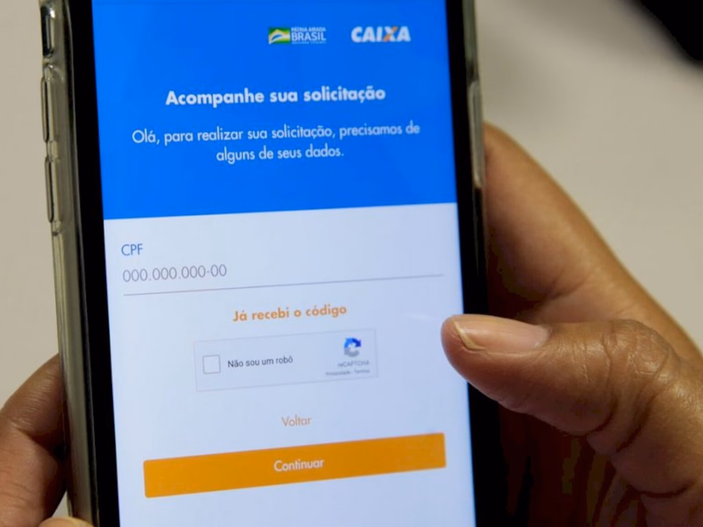 Caixa paga auxílio para nascidos em outubro