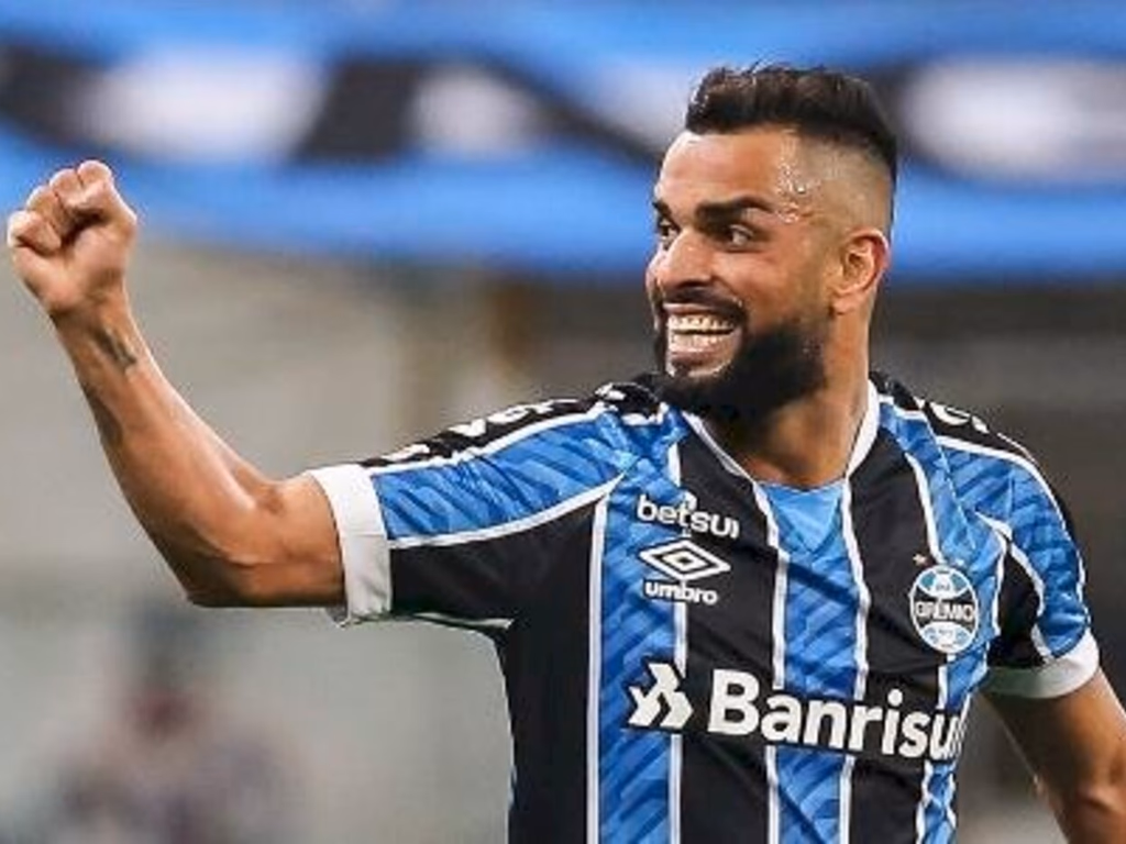 Saída de Maicon surpreende e aumenta clima de apreensão