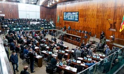 Câmara rejeita contas de Schneider