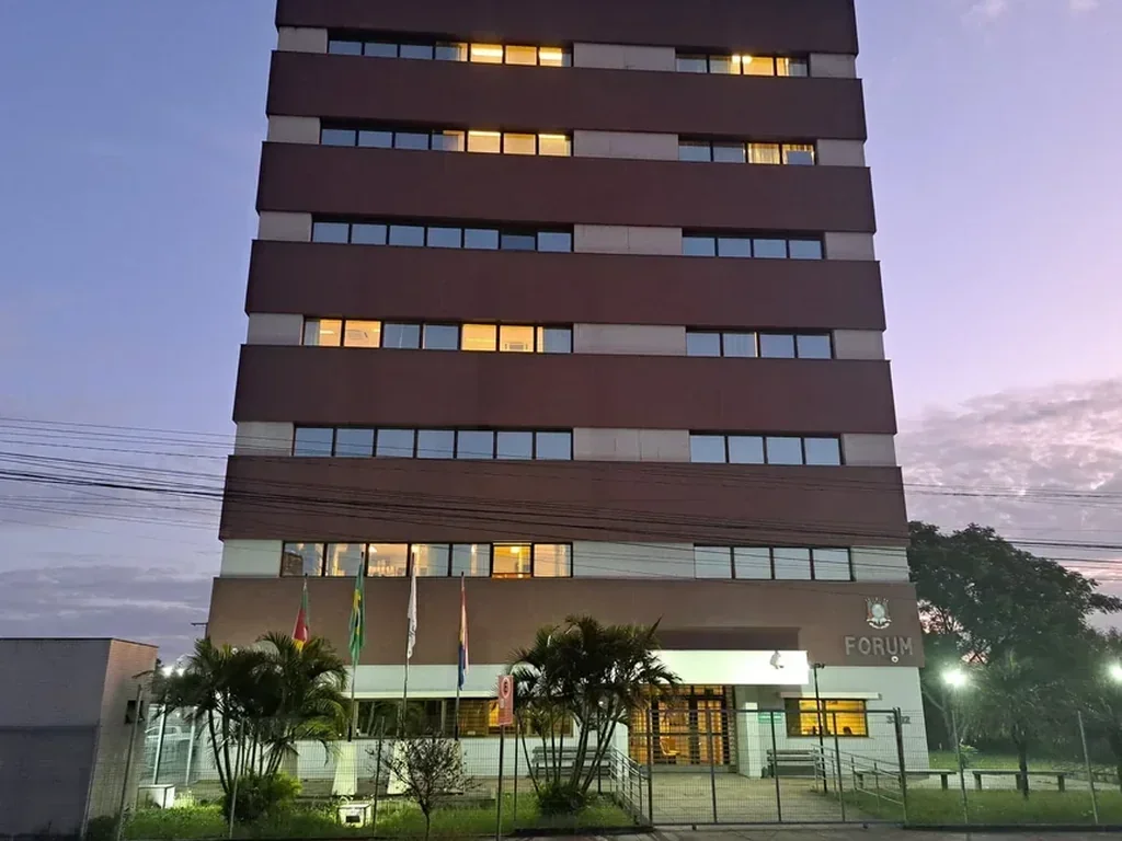 Judiciário retoma atendimento, mas prazos seguem suspensos