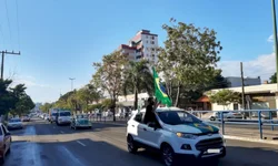 Carreata pede reabertura do comércio em Uruguaiana