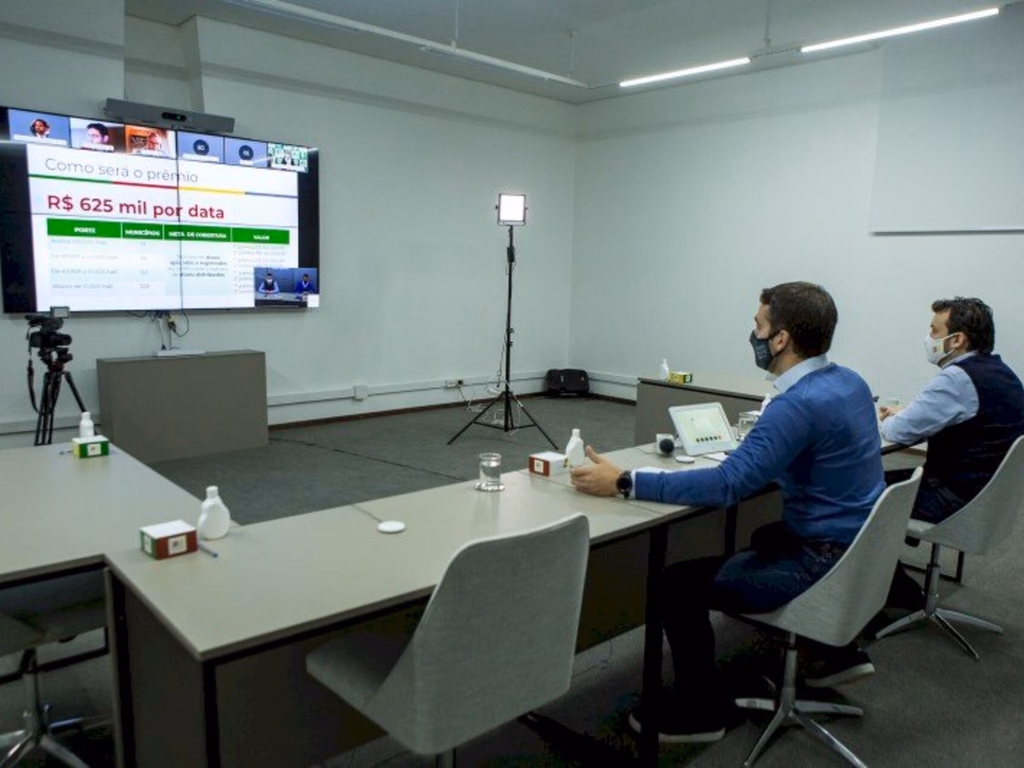 RS anuncia premiação de R$ 1,25 milhão para municípios que mais vacinarem