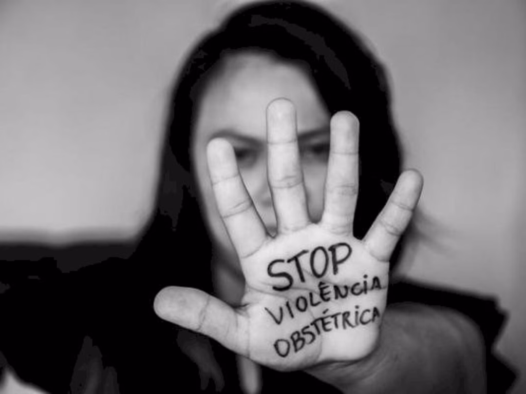 Projeto criminaliza violência obstétrica