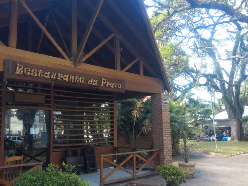 Município rescinde concessão do restaurante da praça