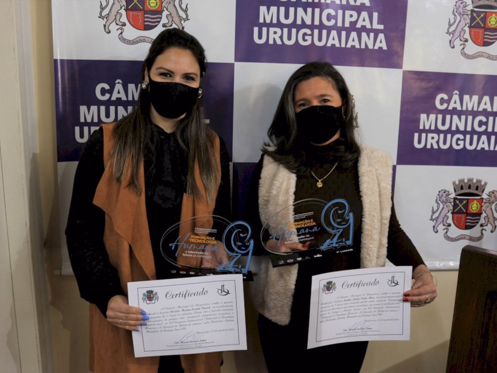 Professoras premiadas recebem honras da Câmara