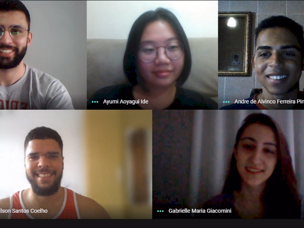 Acadêmicos de Medicina esclarecem dúvidas sobre vacinação