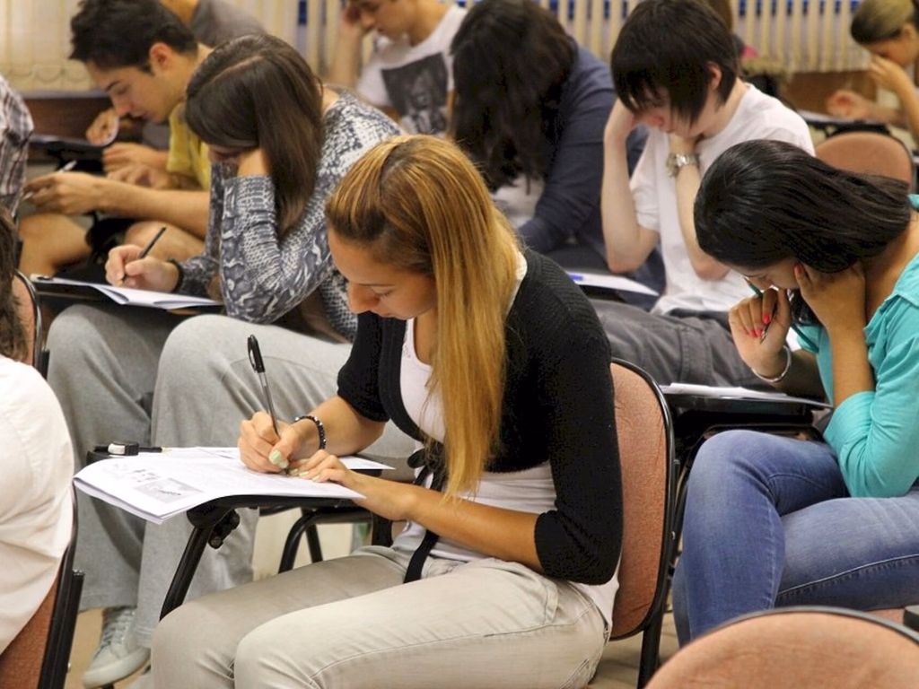 Mulheres são maioria entre inscritos no Enem