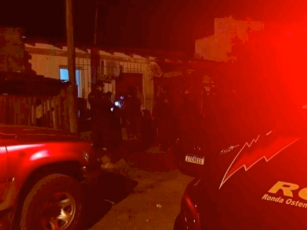 Mais de 50 pessoas foram flagradas em festa clandestina