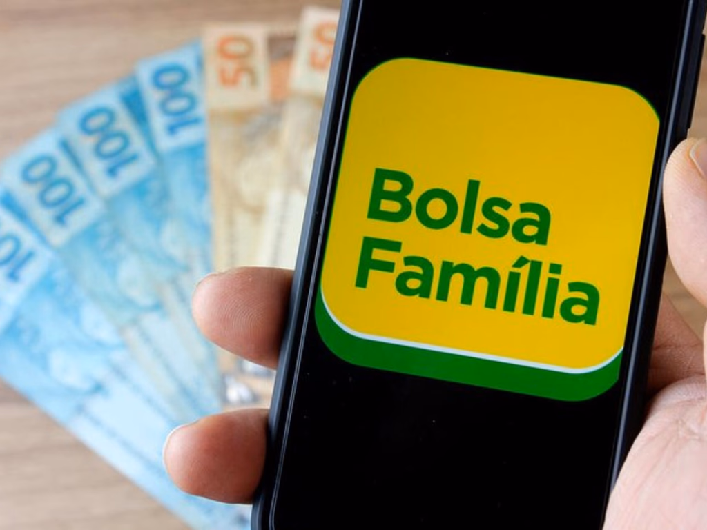 Bolsa Família paga valor extra e benefício é o maior da história