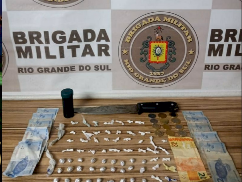 Homem é preso com mais de 60 porções de droga