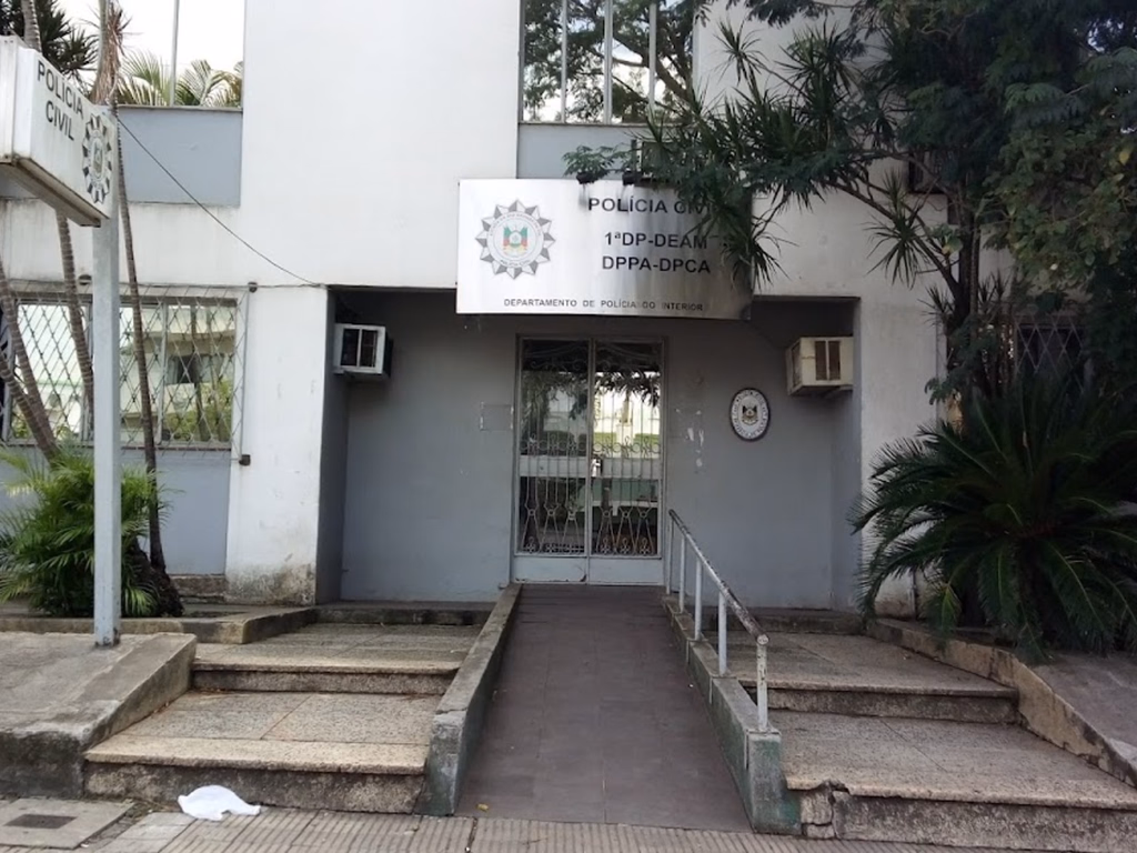 Polícia prende jovem que perseguia a ex-namorada