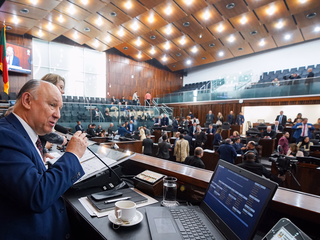 Assembleia aprova LDO 2026 com déficit projetado de R$ 5,2 bilhões