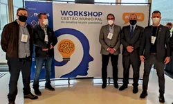 Particularidades do ensino híbrido são discutidas em reunião