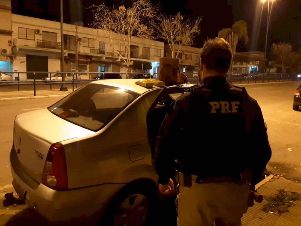 Homem é preso com 2kg de maconha na BR-472