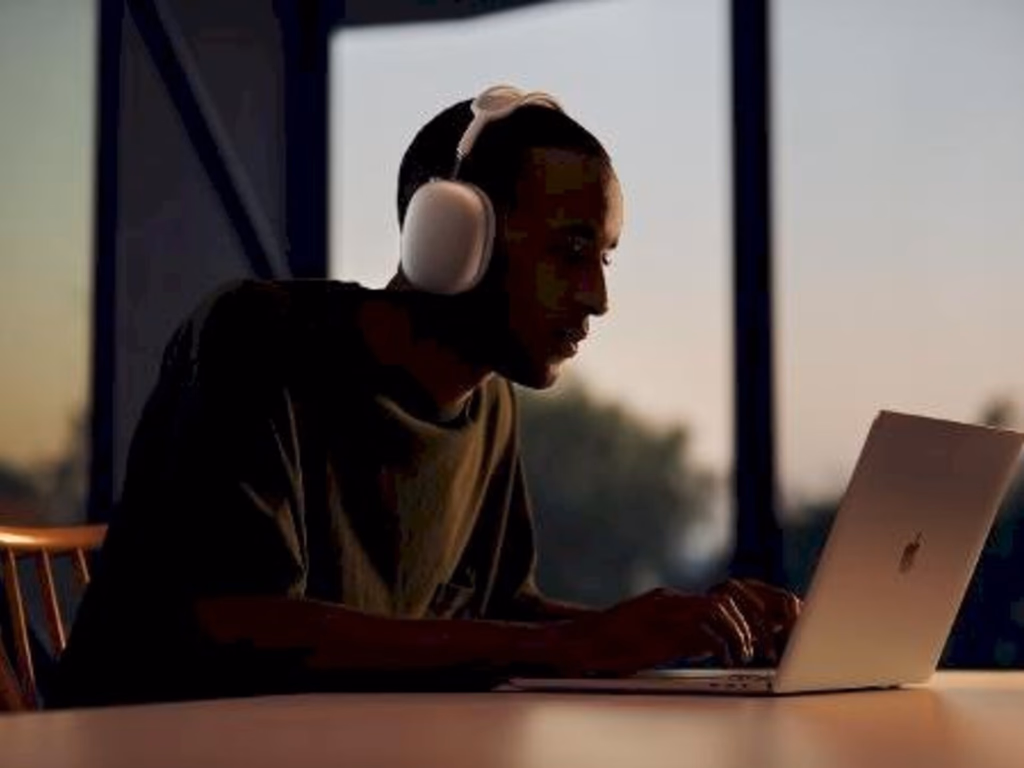 AirPods Max chegam ao Brasil – e, sim, estão bem caros e vêm sem carregador