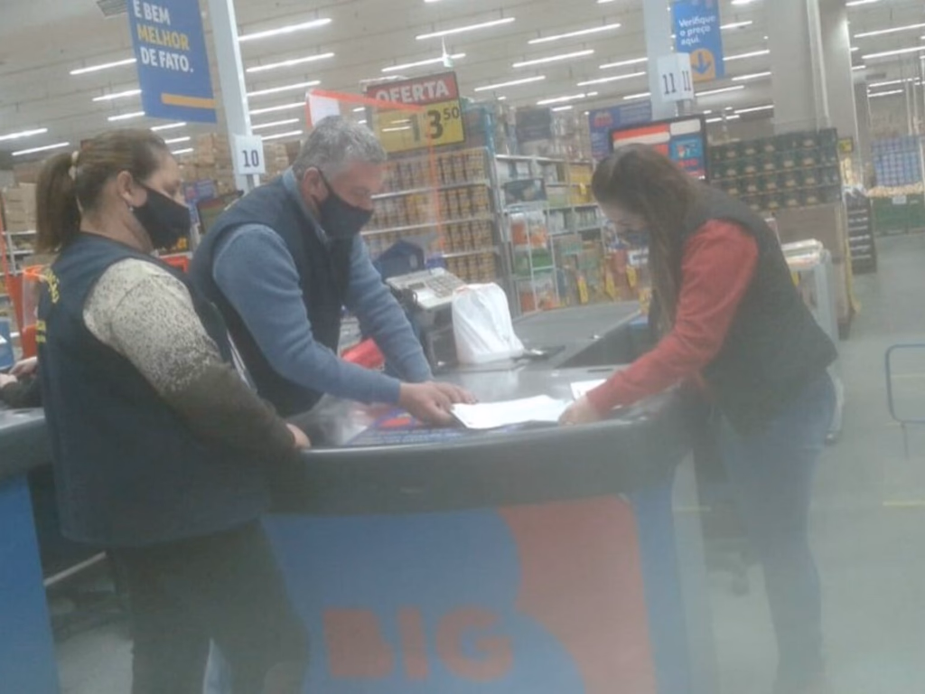 Procon fiscaliza supermercados e monitora preços de produtos