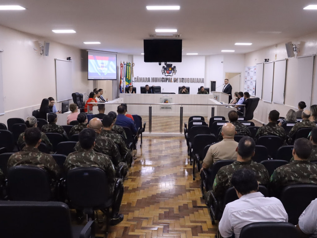 Legislativo homenageia unidades militares por aniversário