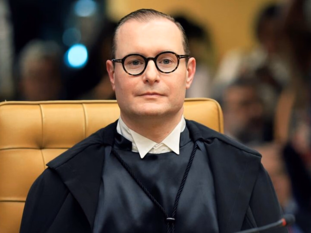 Pedido de vista suspende julgamento da revisão de aposentadorias