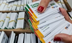 Carro explode na XV de Novembro