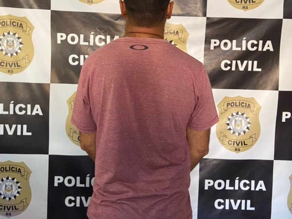 Acusado de integrar esquema criminoso se apresenta na Delegacia