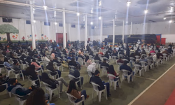 Projeto arrecada caixas de leite para tapar frestas de casas