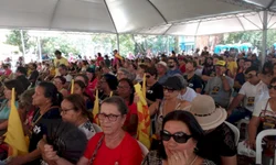 Campus Uruguaiana entrega troféus de dez anos para servidores
