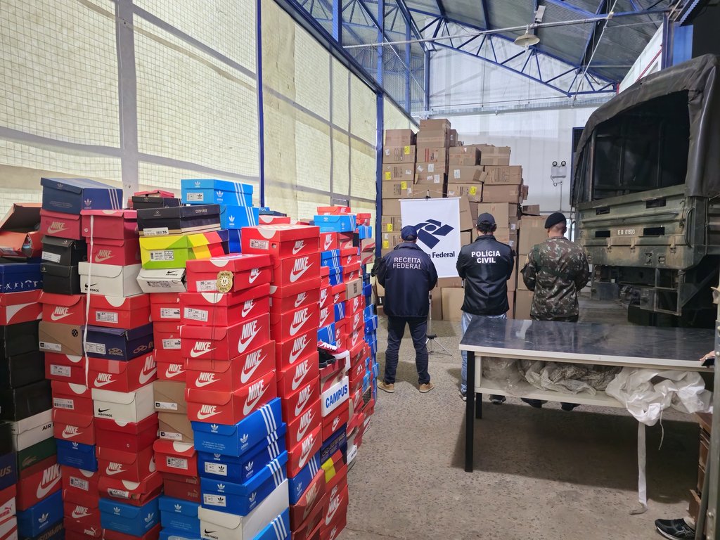 Polícia apreende 4,5 toneladas de tênis falsificados