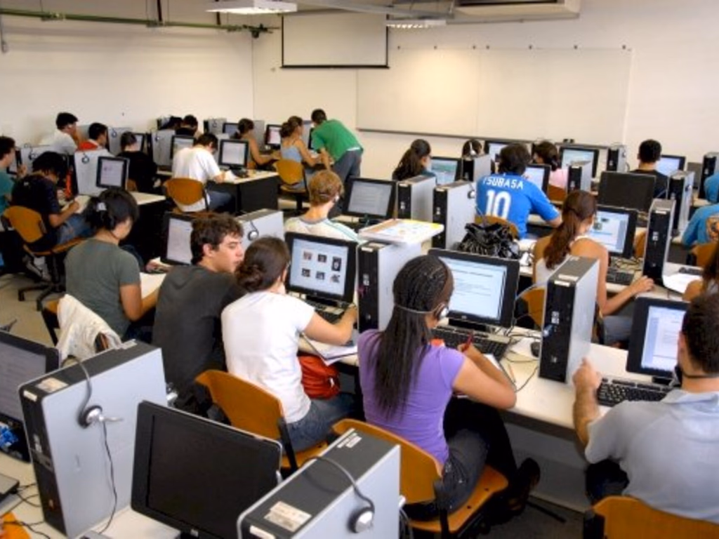 FNDE prorroga prazo para renovação semestral de contratos do Fies